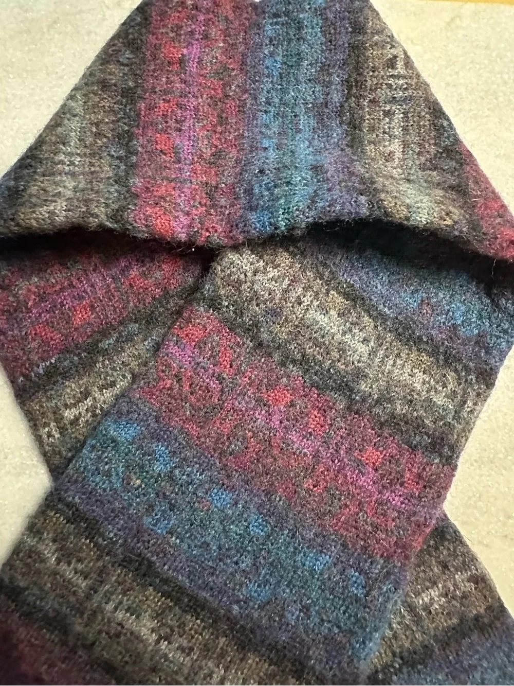 Vintage Boston Traders scarf 100% Wool Fringe Unisex Southwestern 56”x 7”